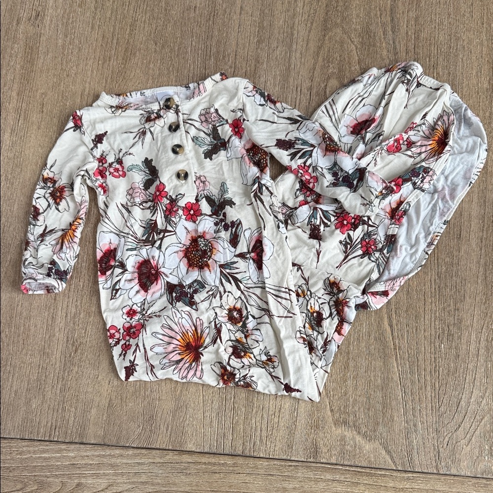 Lou Lou & Company Knotted Baby Gown Size 3-6 Months
